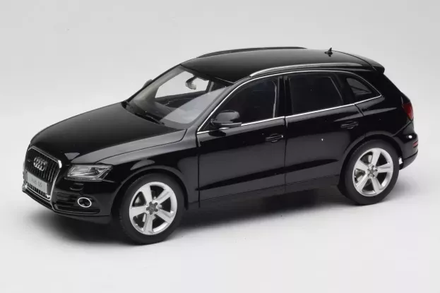 Kyosho Audi Q5 4-door My 2013 1:18 09242BK